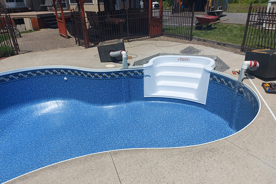 Réparation et remplacement de marches de piscine Québec