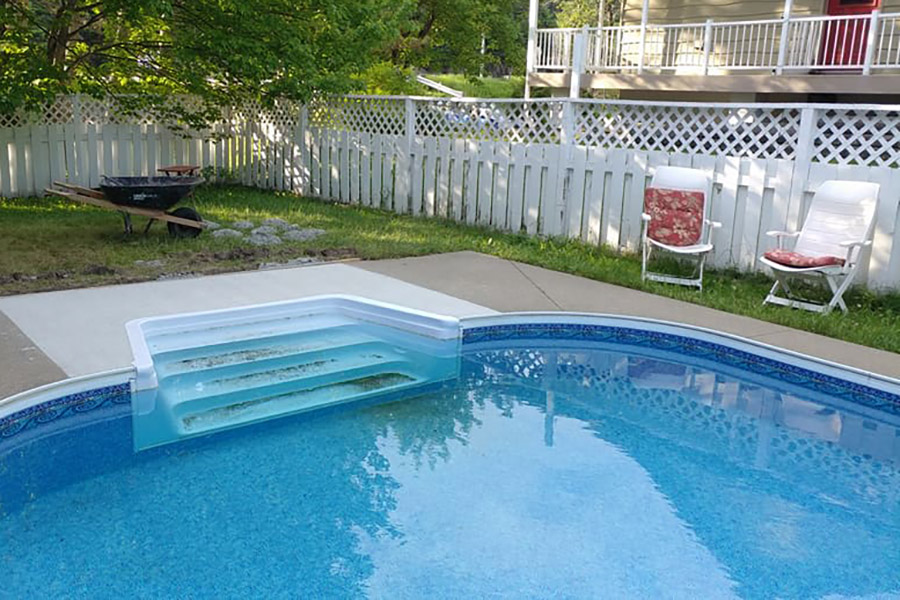 Marche de piscine à Lévis