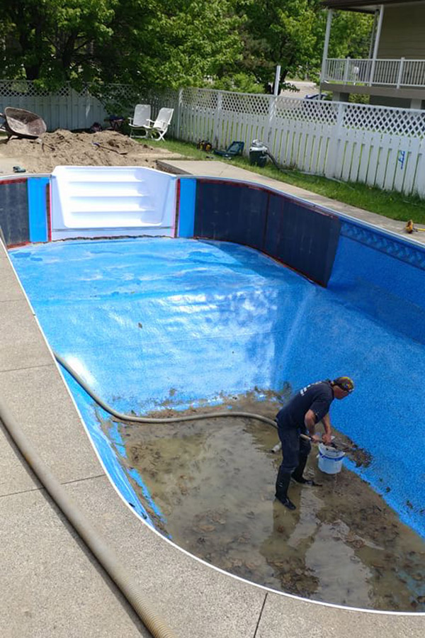 Marche de piscine à Sainte-Foy